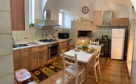 Mena Holiday House